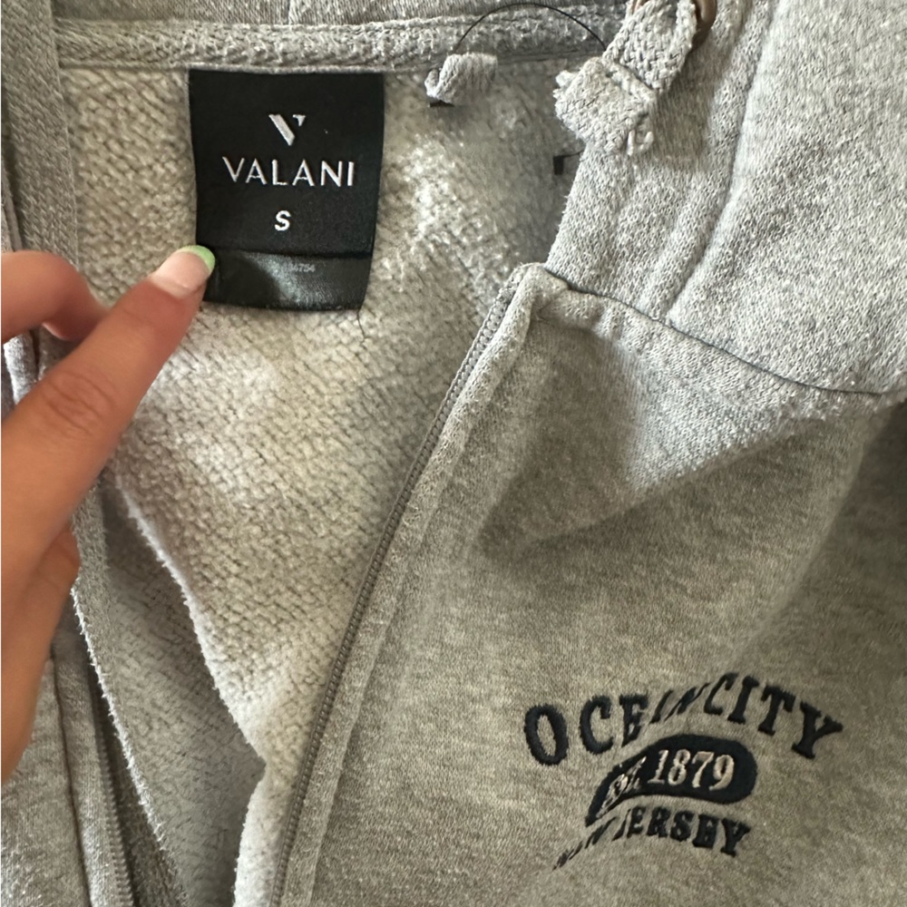 Zip up - Picture 2 of 2